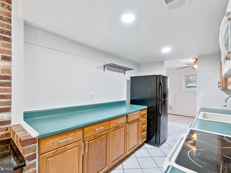 9652 Marston Ln — Photo 6