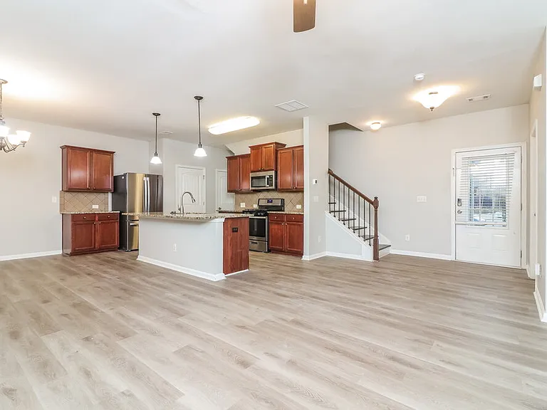 275 Shaw Dr — Photo 6