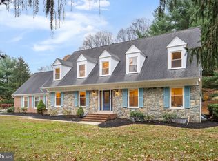 10333 Hickory Forest Dr, Oakton, VA 22124