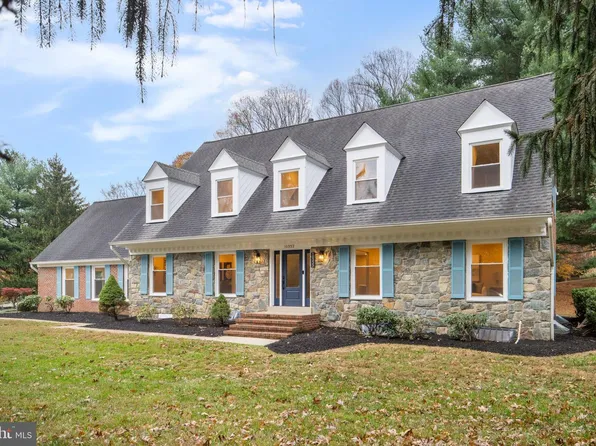 10333 Hickory Forest Dr, Oakton, VA 22124