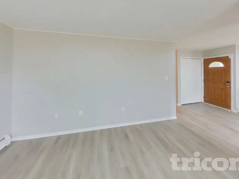 21 Barberry Ln — Photo 2