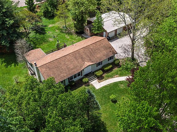 2nd image of 275 N Parkway Dr