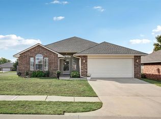 720 Shadowhill St, Norman, OK 73071