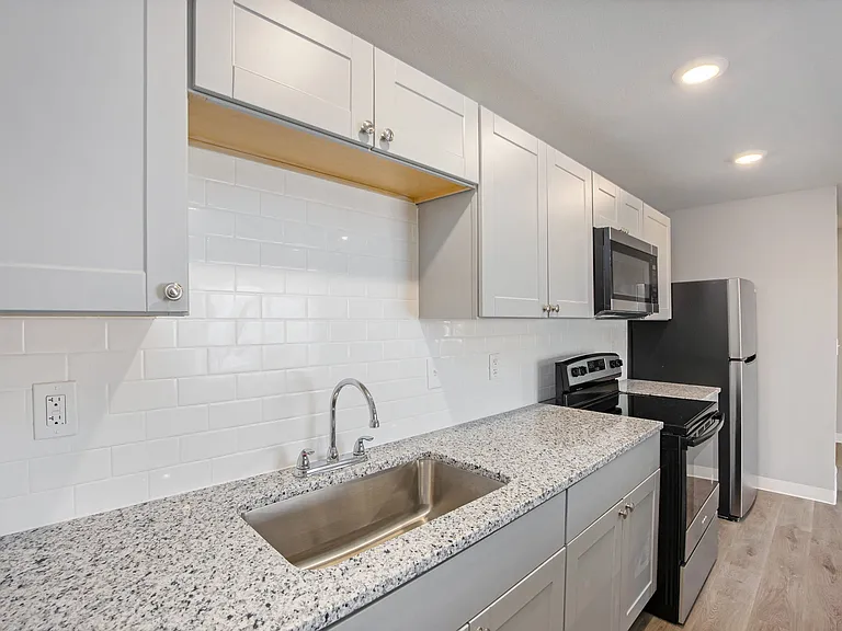 Palisades Apartments — Photo 10