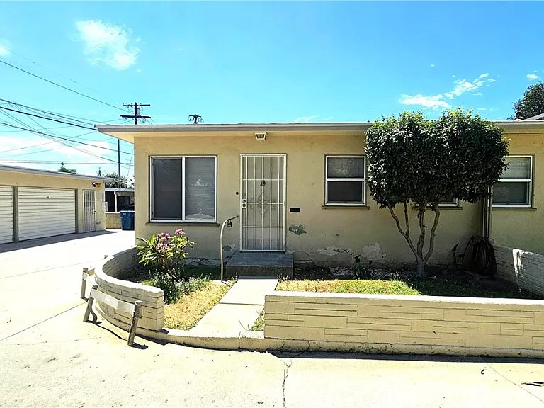 208 N Olive Ave — Photo 15