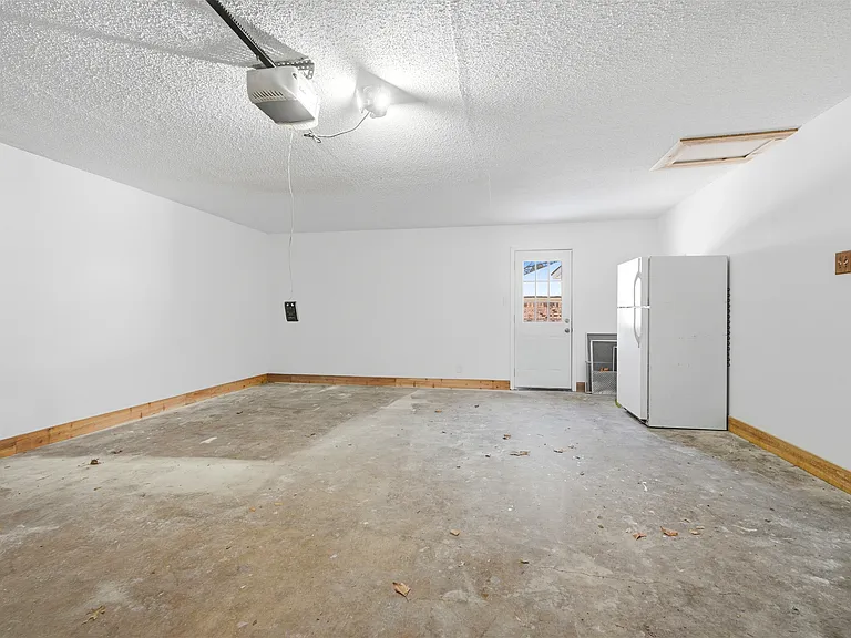 2611 Easy St — Photo 36