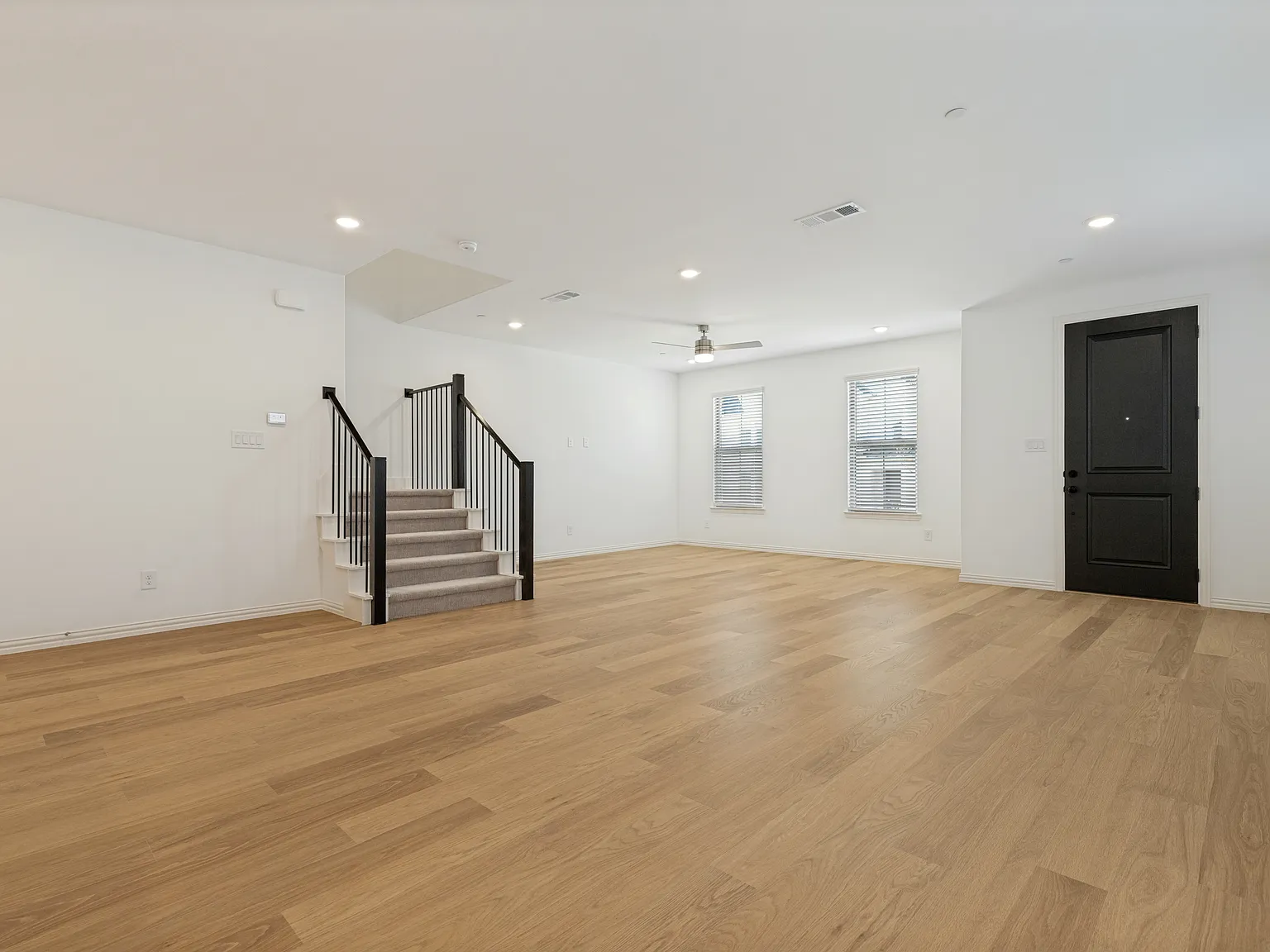 3 bed, 2.5 bath, 2318 sqft, $3,000 — Photo 3