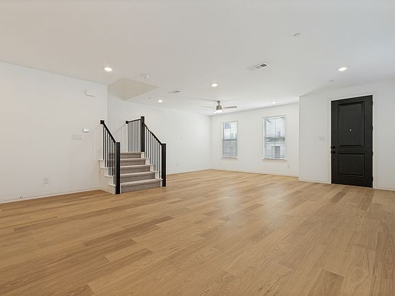 3rd image of 4766 Lunker St