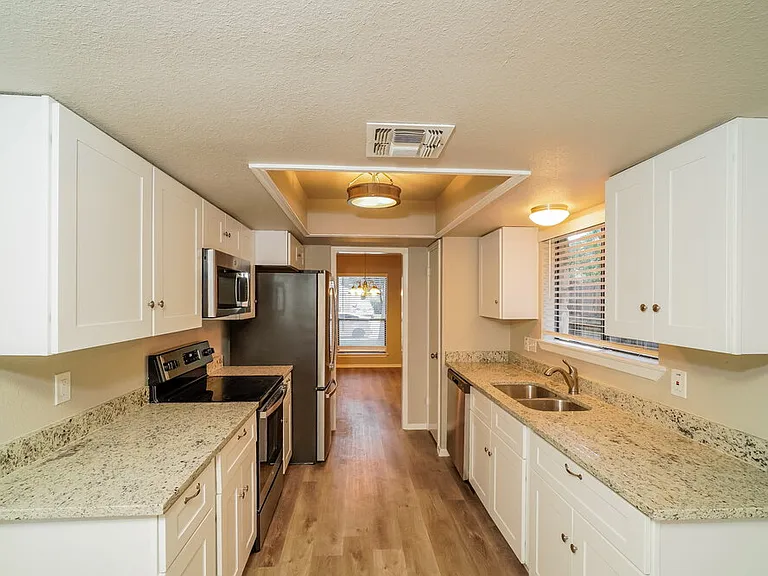 2743 Knoll Tree St — Photo 8