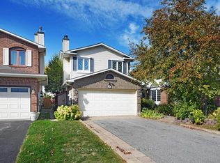 30 Chickasaw Cres, Ottawa, ON K2M1M5
