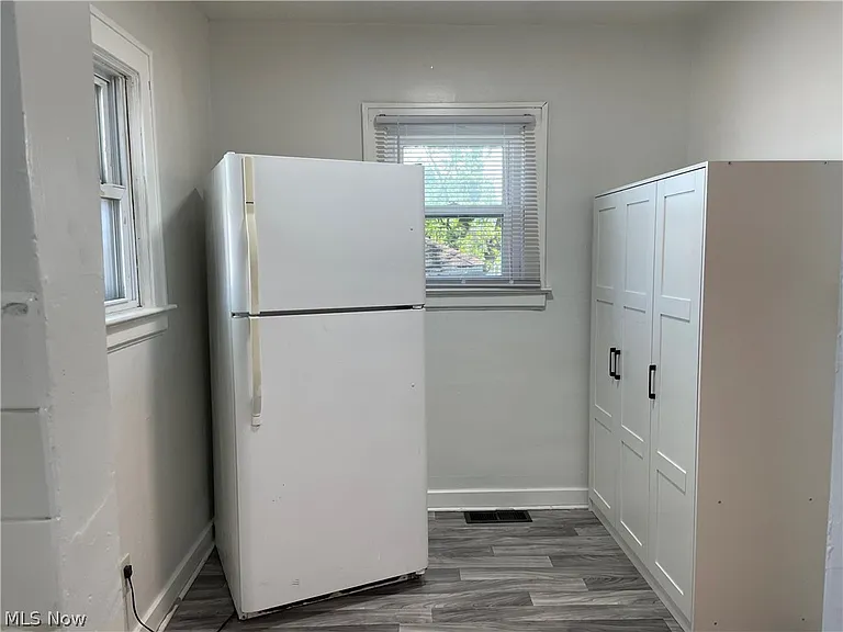 958 E Wilbeth Rd #LOWER — Photo 5