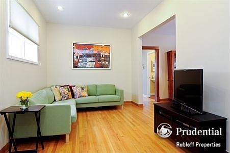 4th image of 2641 N Richmond St