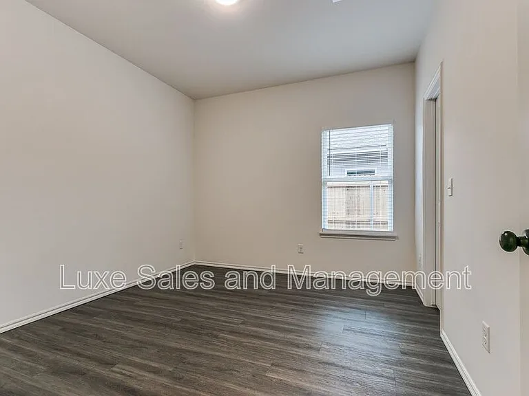 8012 NW 110th Dr — Photo 26