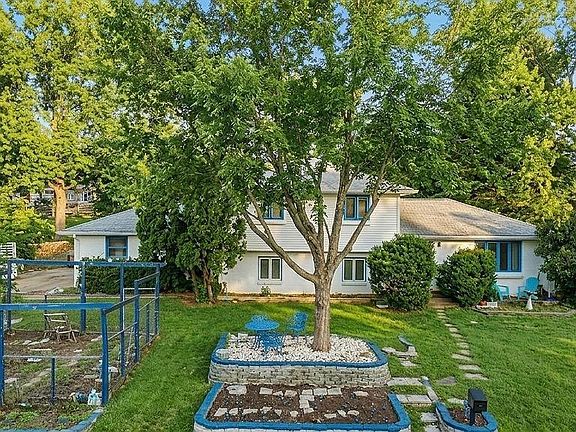 3rd image of 4425 E Cambridge Ct