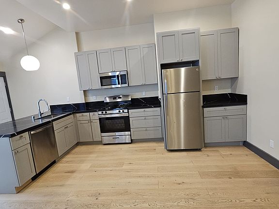 2nd image of 263 Divisadero St