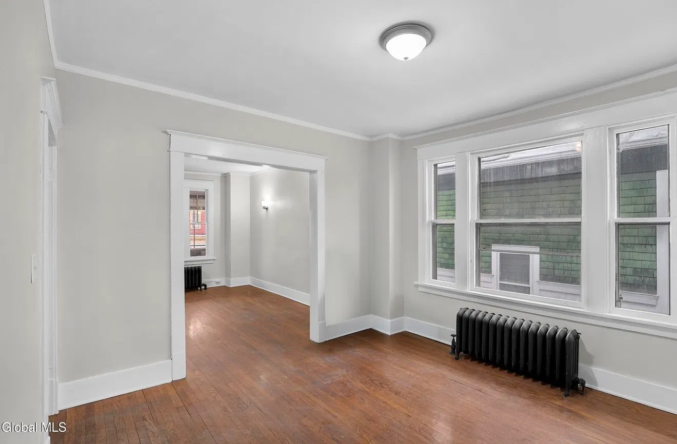 3 bed, 1200 sqft, $1,850 — Photo 2