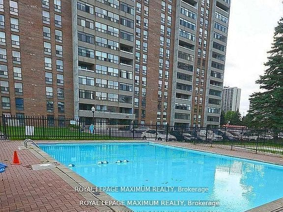 2nd image of 15 Kensington Rd #1912