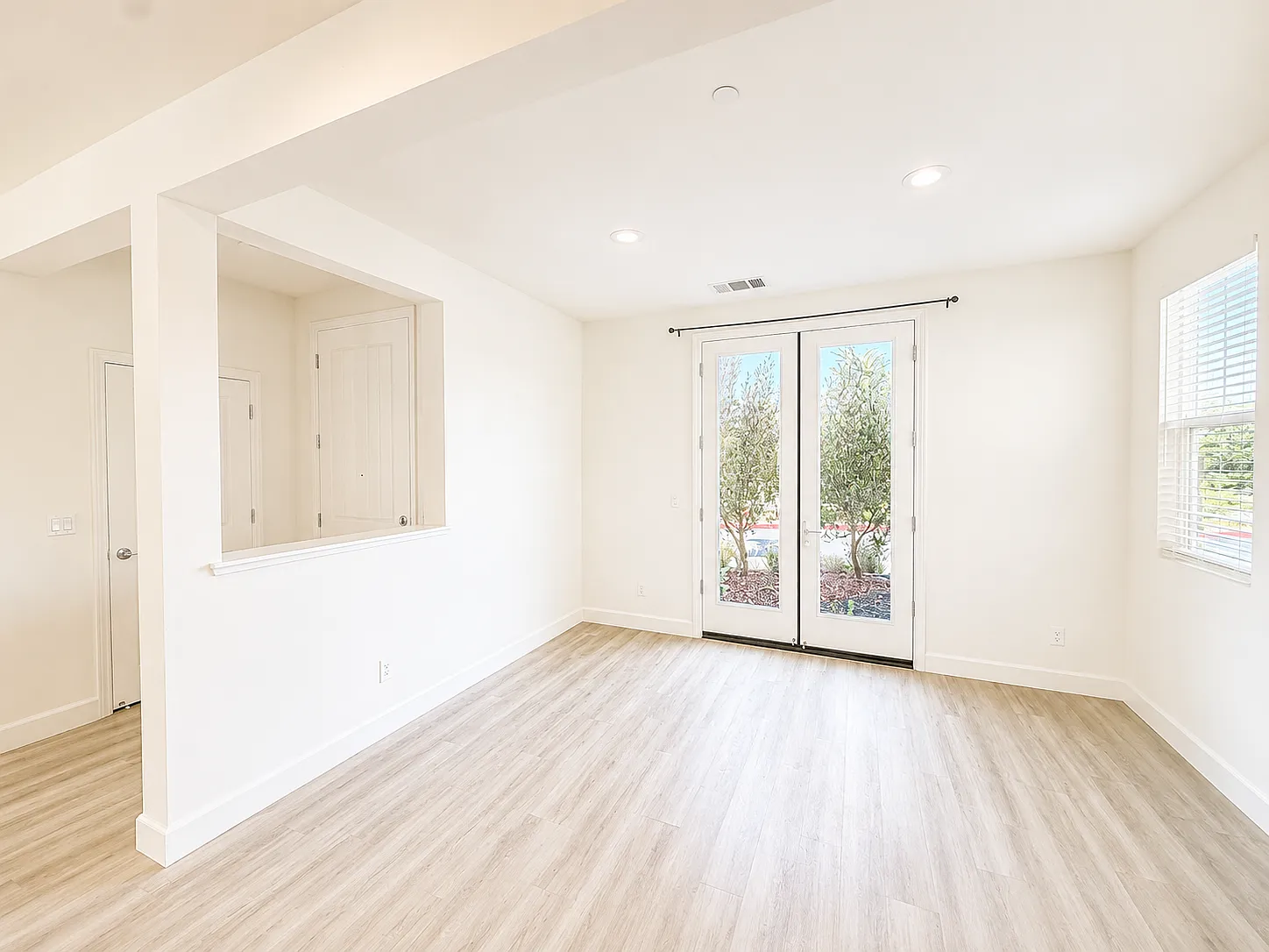 3 bed, 2.5 bath, 1768 sqft, $4,300 — Photo 4