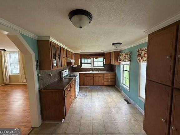 3rd image of 311 Old Mail Rd