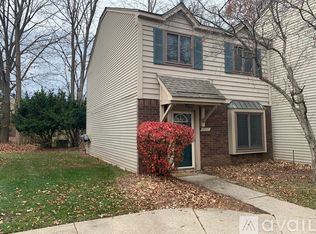 1582 Streamwood Ct, Rochester, MI 48309