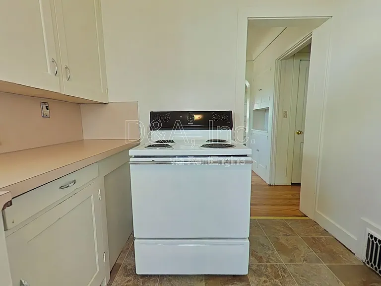 337 NW 23rd St — Photo 5