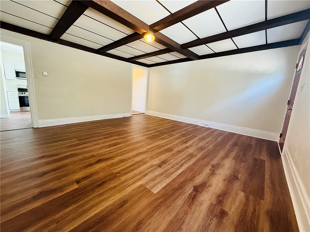 2 bed, 1126 sqft, $1,600 — Photo 3