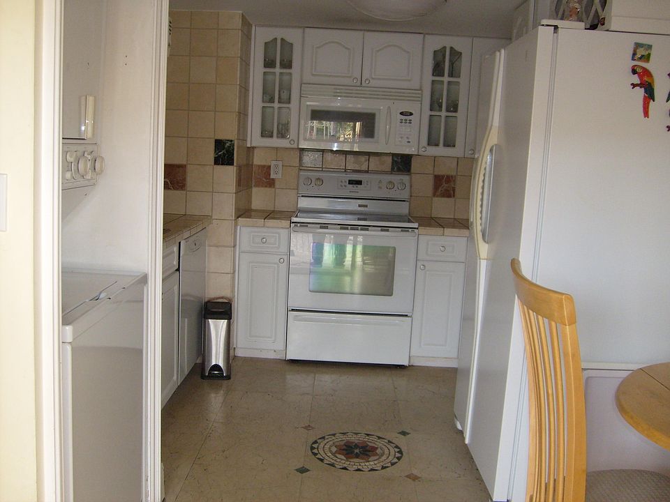 2nd image of 475 NW 85th Ct APT 6