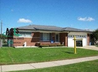 30420 Dover Ave, Warren, MI 48088