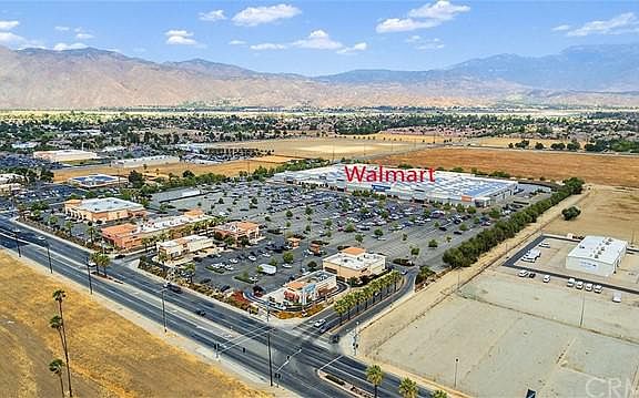 3rd image of 2060 S San Jacinto Ave