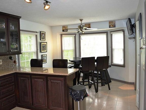4th image of 105 Aspen Ct