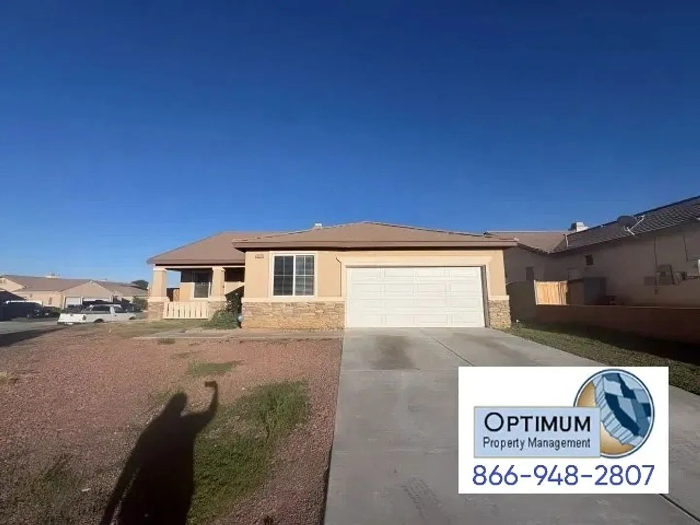 Beautifully Spacious 5-Bedroom, 2-Bathroom Home — Photo 2