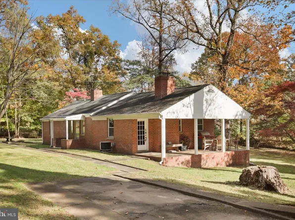 7914 Idylwood Rd, Dunn Loring, VA 22027