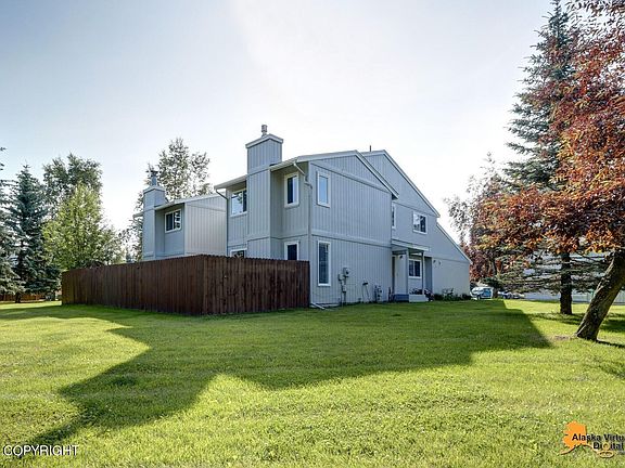 2nd image of 1909 Parkview Cir