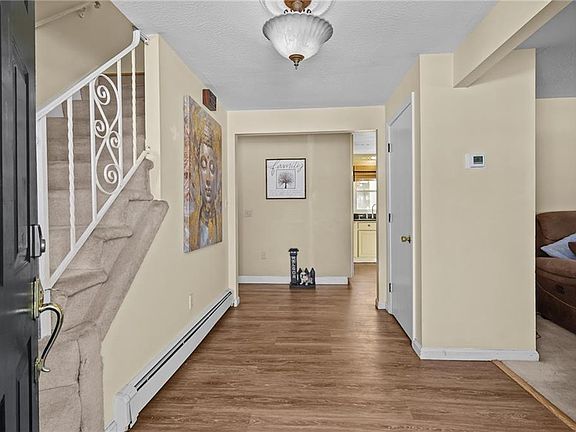 3rd image of 2 Marian Ln