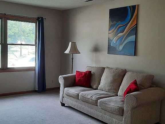 5th image of 631 Village Ave