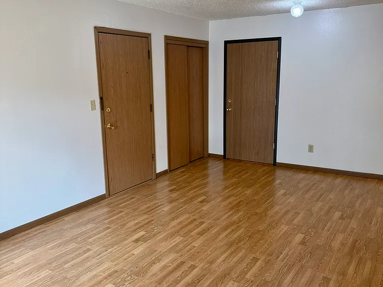 716 E Burlington St #15S — Photo 12