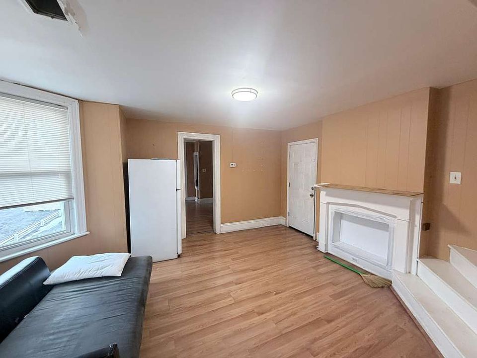 2nd image of 21 N Pennsylvania Ave APT 2
