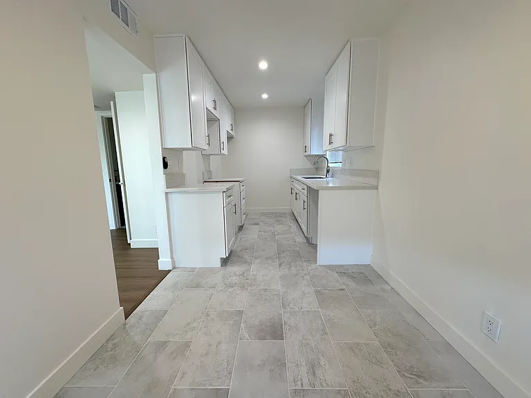 4727 Kester Ave #104 — Photo 7