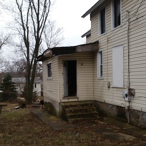 2nd image of 480 Hickory Pl