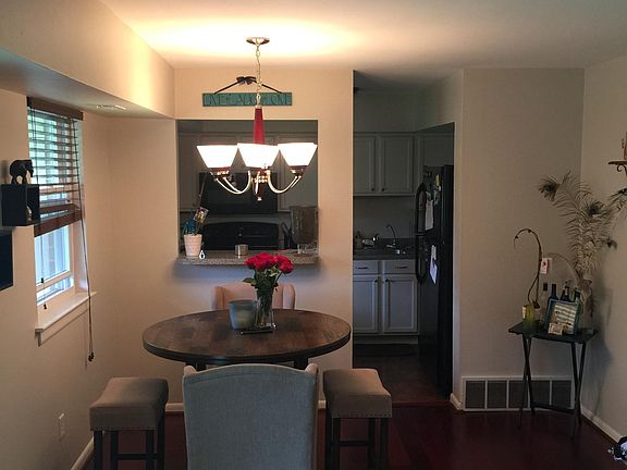 Dining Room with breakfast nook
