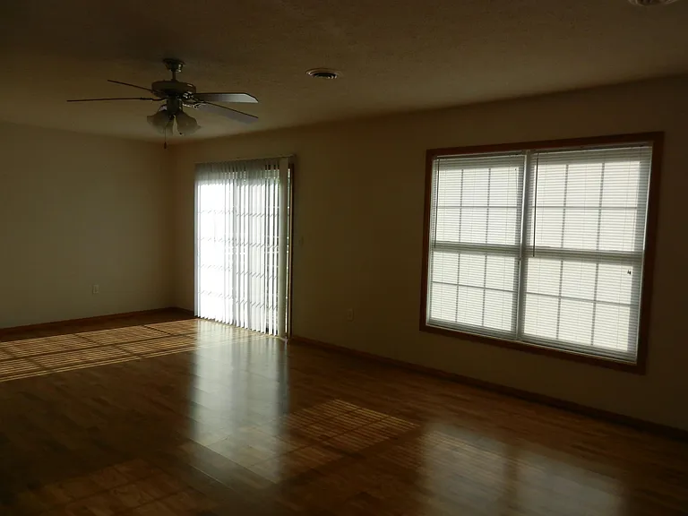 707 Savannah Ave — Photo 6