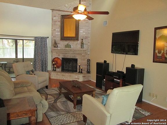 3rd image of 4919 Timber Trace Dr