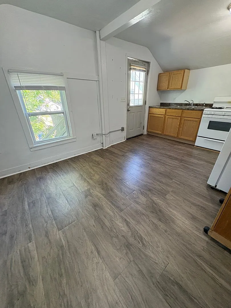 MI - 06 - 608 9th St — Photo 3