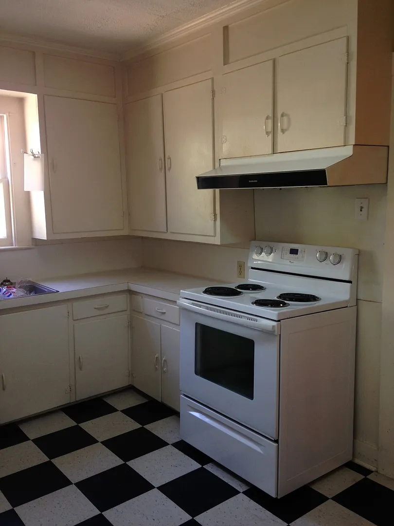 House for rent in Saints Streets — Photo 1
