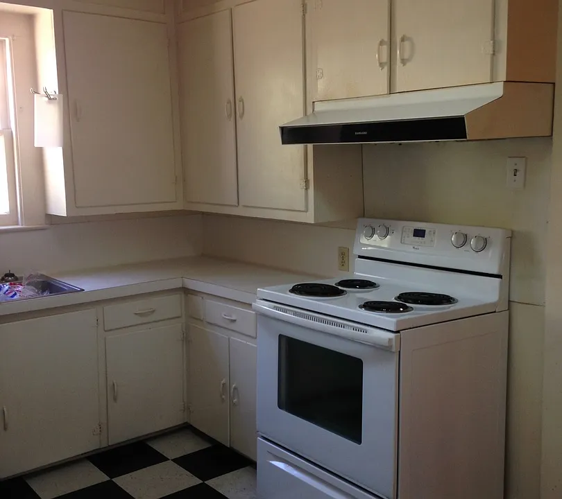 837 Saint Thomas St