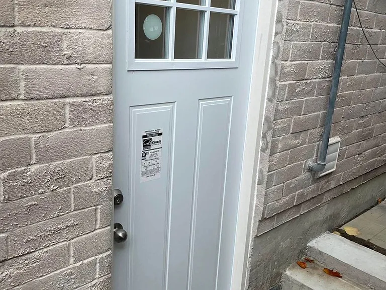 27 Lloydminster Ave #BASEMENT — Photo 4