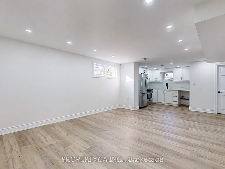 80 Cynthia Rd #LOWER — Photo 3