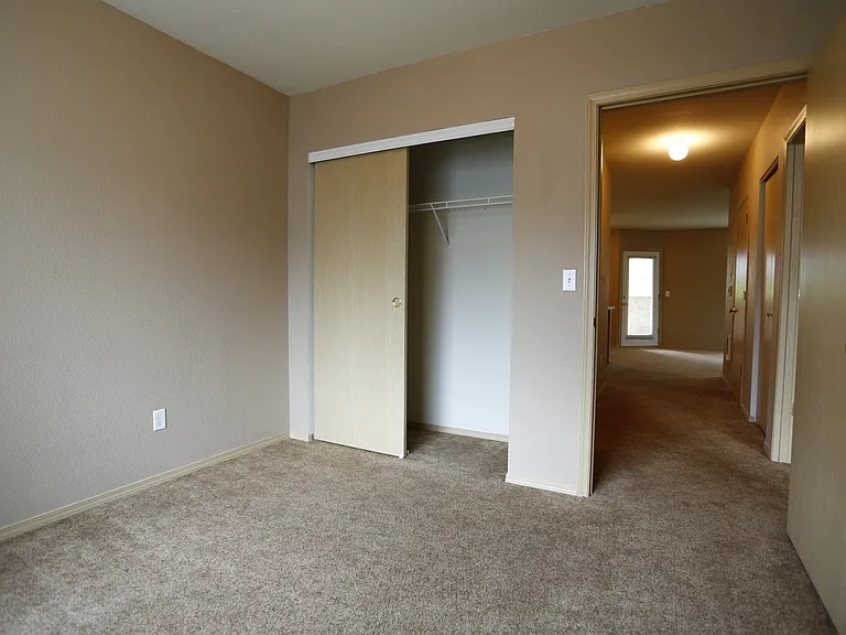 Gateway Village Apartments — Photo 29