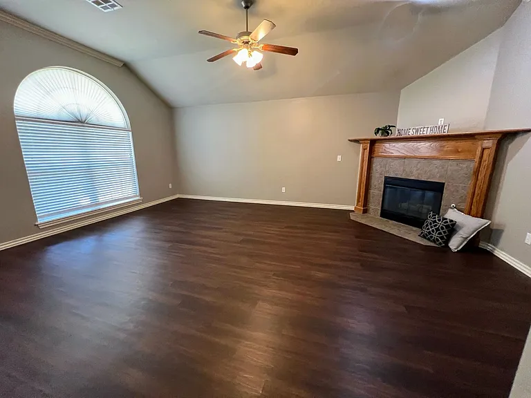 1113 Greenfield Ave — Photo 5