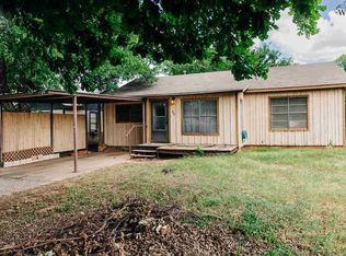 604 W Washington Ave, Iowa Park, TX 76367